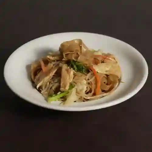 Fettuccine con Pollo y Vegetales