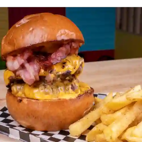 Hamburguesa Doble Cheese Tocino + Papas Fritas