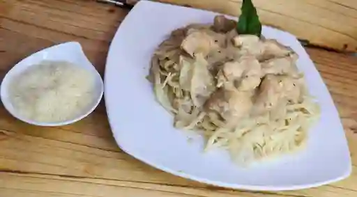 Pasta alfredo con pollo ejecutivo