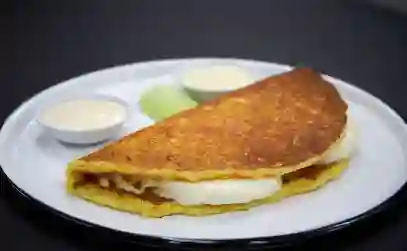 Combo 4: Cachapa  Queso + Malta