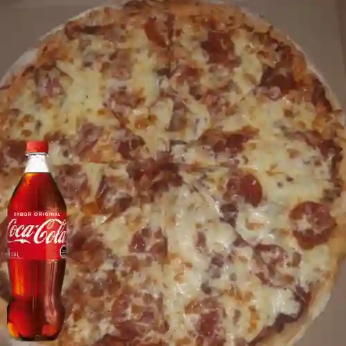 Pizza Pepperoni Familiar + Bebida 1.5