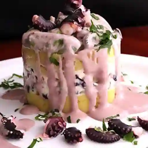 Causa c/ pulpo al olivo