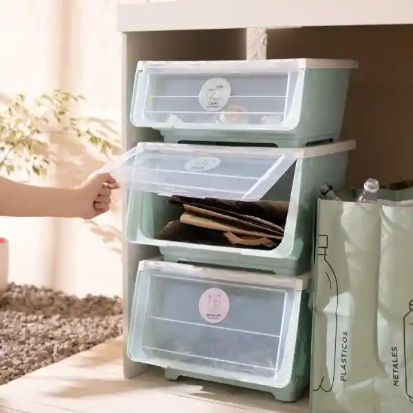 Caja Apilable de Plástico Con Ruedas 20 L