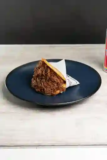 Arepa Carne Mechada/Huevo Frito