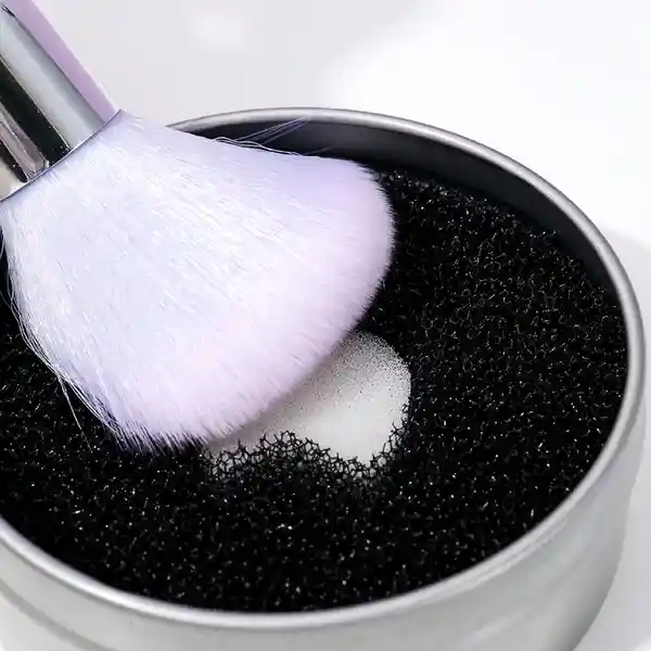 Brocha de Maquillaje Con Esponja Removedora de Color Miniso