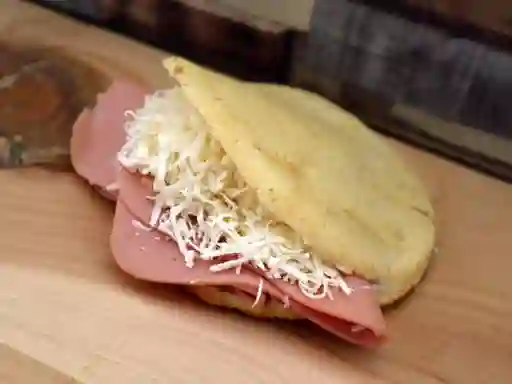 Arepa Jamón y Queso