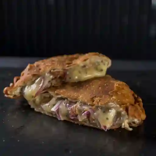 Empanada Queso Tocino Cebolla