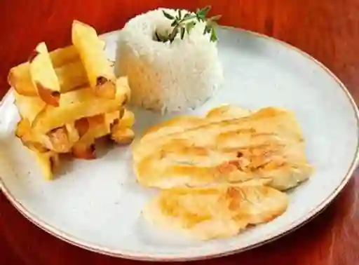 Spagueti Salsa Blanca con Pechuga Al Grill