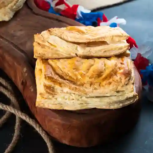 Empanada de Jamón y Queso