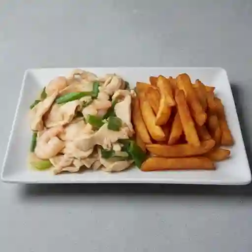 Carne o pollo con camarón con papas