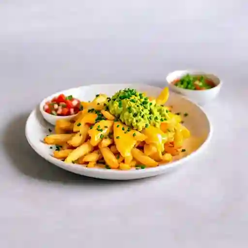 Papas Fritas + Queso Cheddar + Ciboulette + Guacamole (Pico E' Gallo)