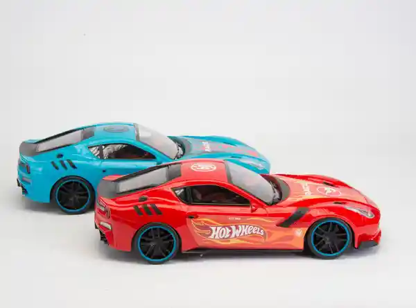 Hot Wheels Vehículo Friction Sprint Racer Surtido