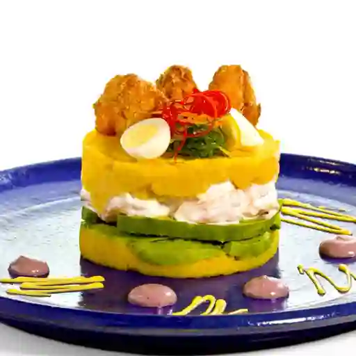 Causa de camarones crispy