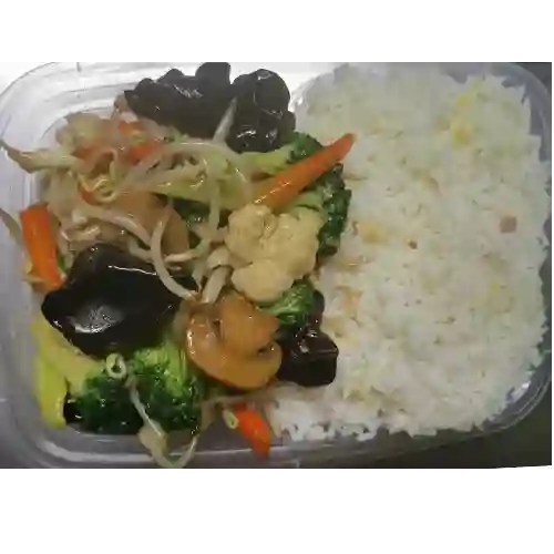 Chapsui de verduras con arroz