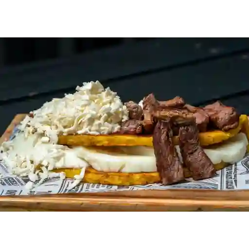 Cachapa queso de mano y carne parrilla