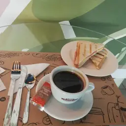 Café Americano + Barros Jarpa