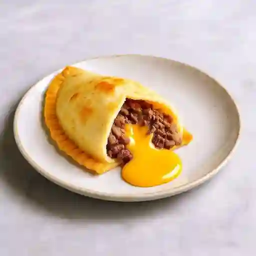 Empanada de Mechada + Queso Amarillo
