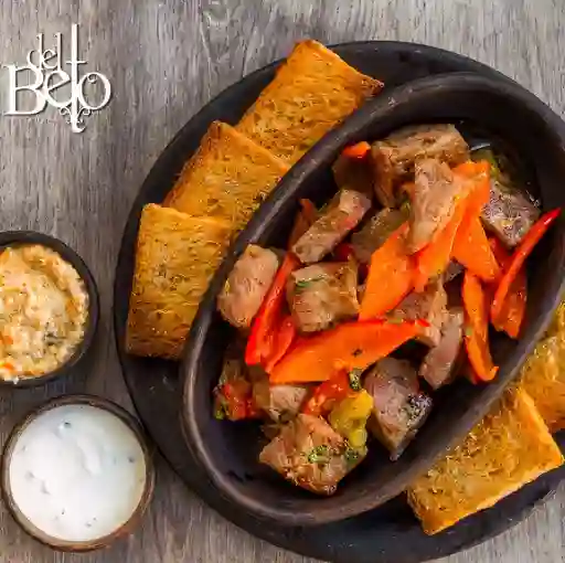 Tabla de lomo al ajo