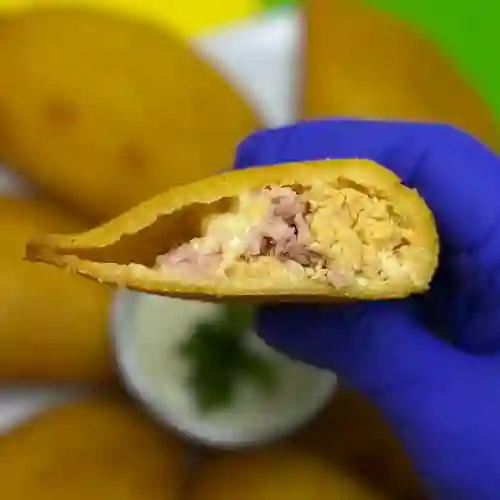 Empanada de Cordon Bleu de Pollo