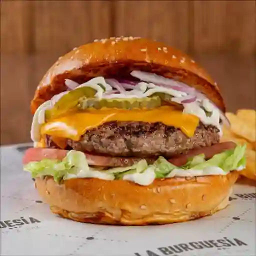 Clasica Burger + Papas.
