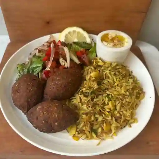 Kubbe Relleno Con 2 Acompañamientos