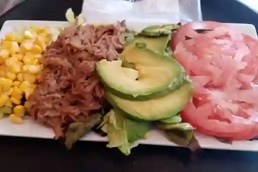 Ensalada Mechada