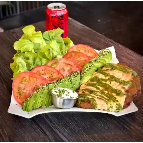 Milanesa Pesto Margarita con Ensalada