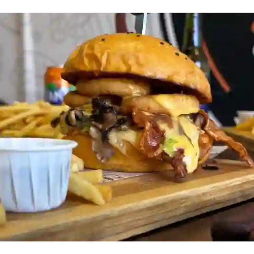 Orimaik Burger + Papas Fritas