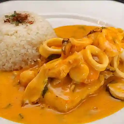 Pescado en Salsa de Camarón