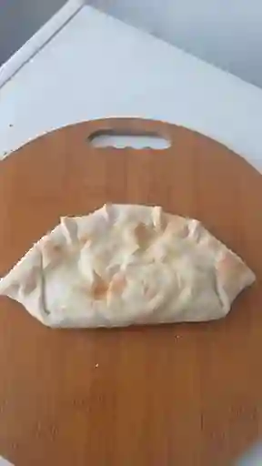 Empanada de Tomate, Albahaca y Queso