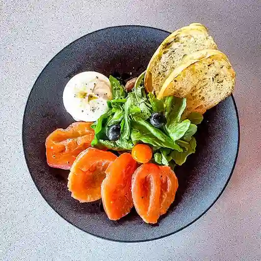 Entrada burrata a la napolitana