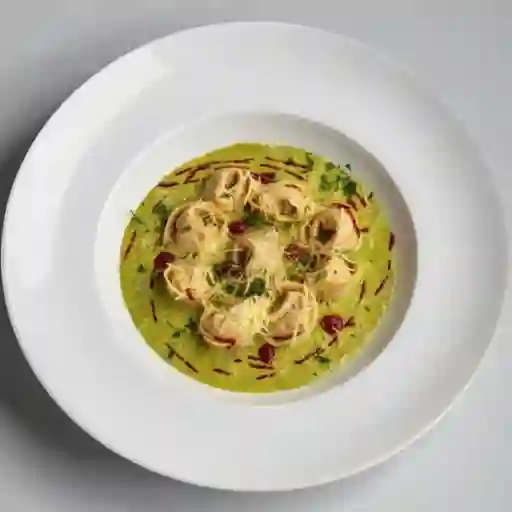 Sorrentinos de aji gallina en salsa pest