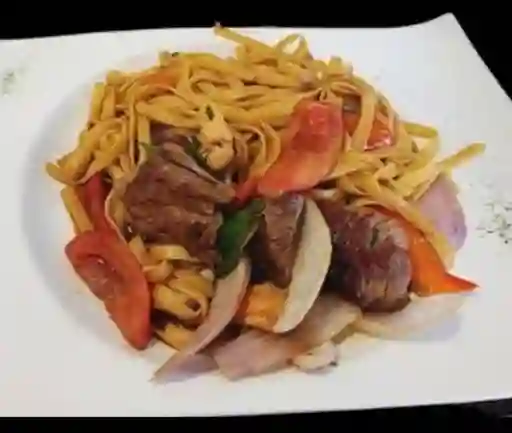 Fetuccini Saltados con Pollo