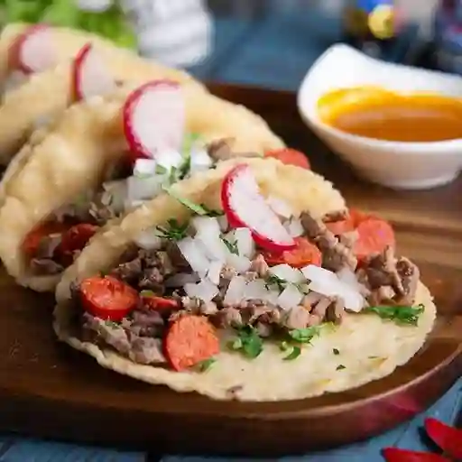 Taco de Bistec y Chorizo