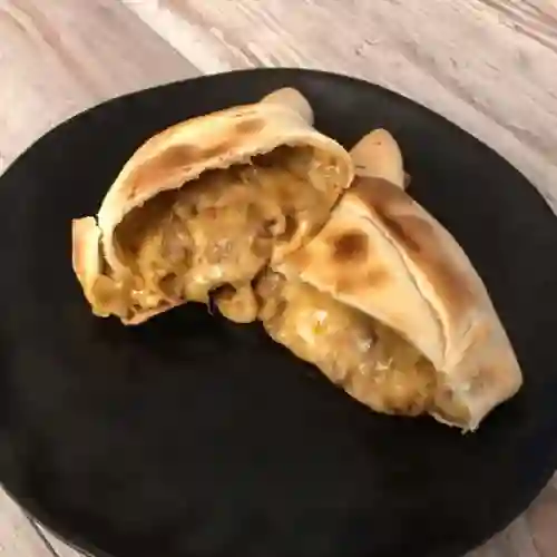 Empanada de Mechada Queso