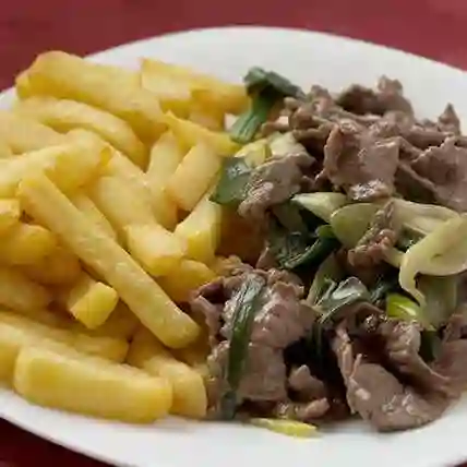 Carne Mongoliano con Papas Fritas
