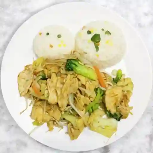 Chapsui de pollo con arroz