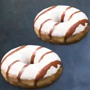 2 Donuts Rellenas con Crema de Avellana
