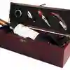 Caja De Madera Barnizada Con 4 Accesorios Metálicos De Vino