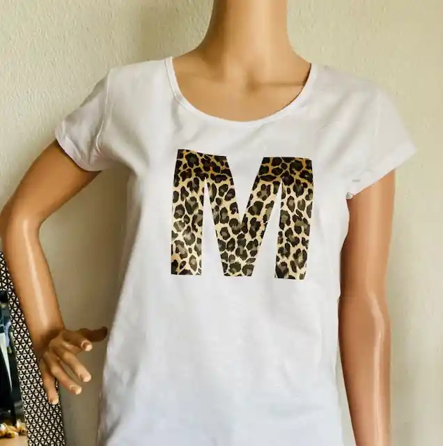 Polera Letra Animal Print