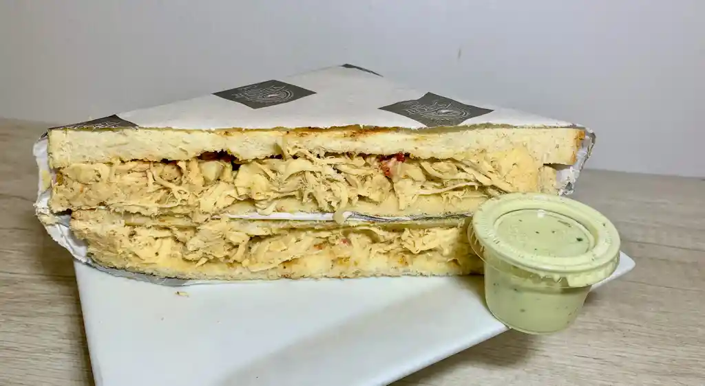 Sandwich Pollo-palta-mayo