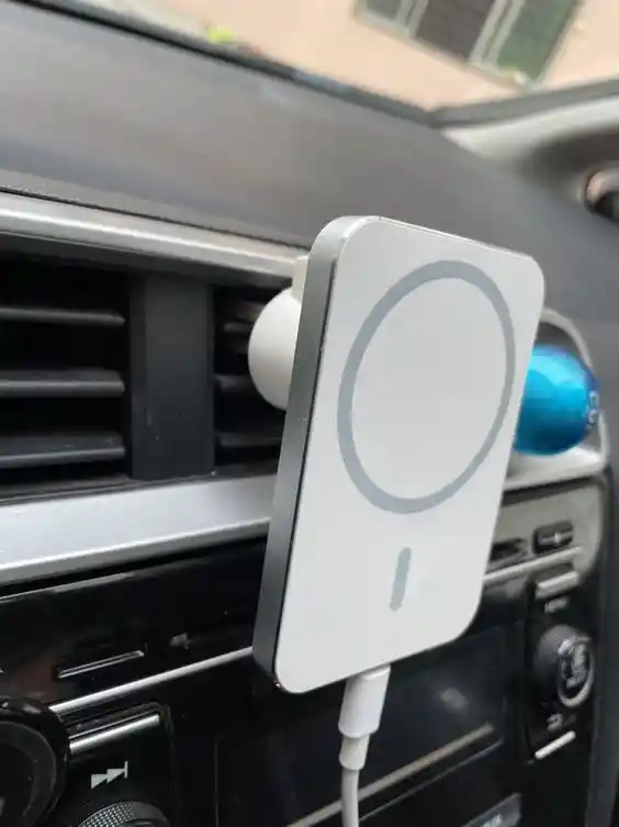 Cargador De Auto Para Iphone 12 Inalámbrico Magnético De 15 W