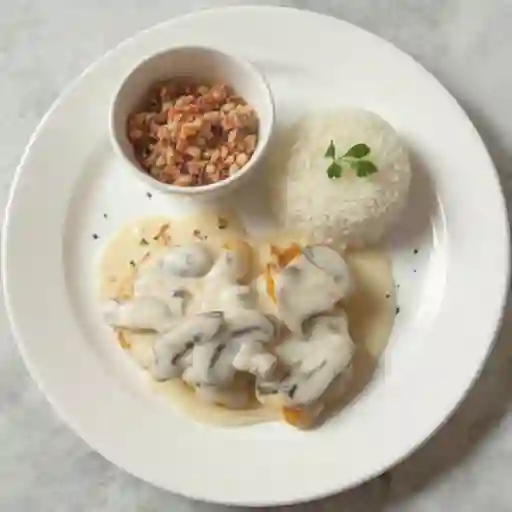 Pechuga en Salsa Blanca y Champiñones