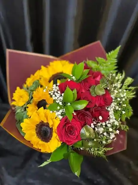 Ramo Rosas Y Girasoles