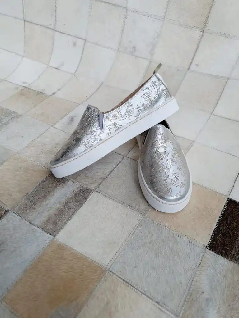 Zapatilla Cuero Plata Talla 35