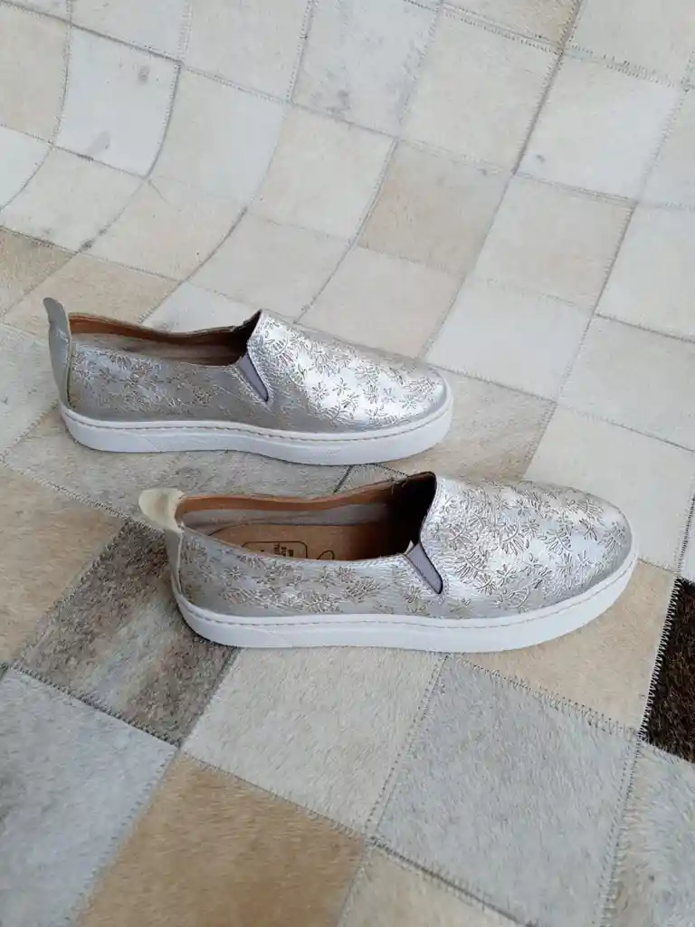 Zapatilla Cuero Plata Talla 35