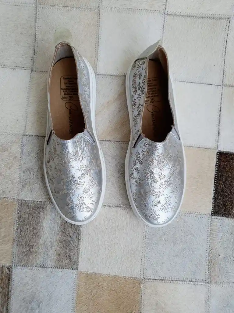 Zapatilla Cuero Plata Talla 35