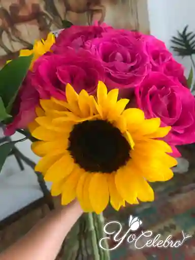 Ramo De Rosas Y Girasol