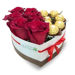 Caja De Rosas Y Bombones Corazón Rojo