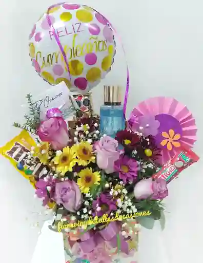 Arreglo Floral En Caja Con Victoria Secret, Chocolates Y Globo